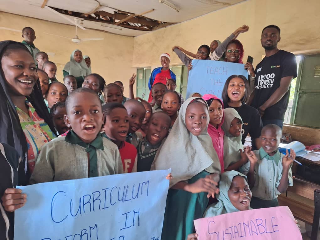 LEA Primary school children pose for pictures
